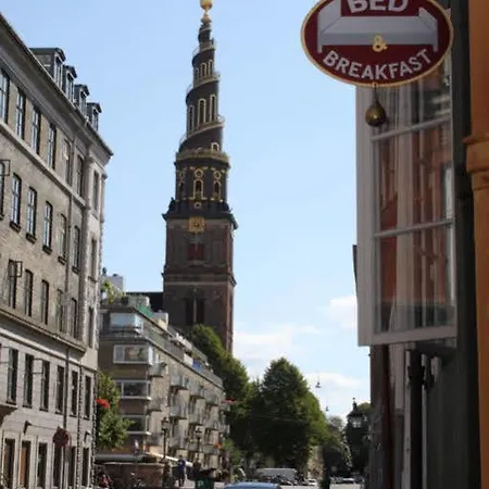 Sankt Annae 10 *